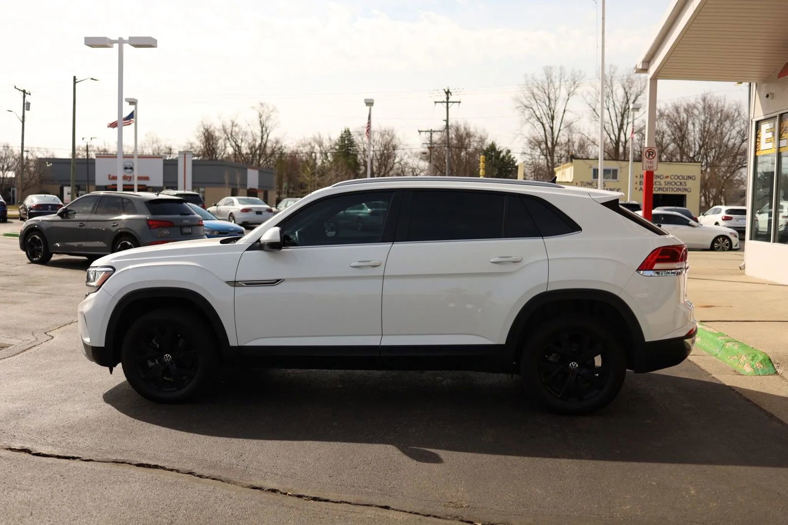 Used 2022 Volkswagen Atlas Cross Sport SE image 8
