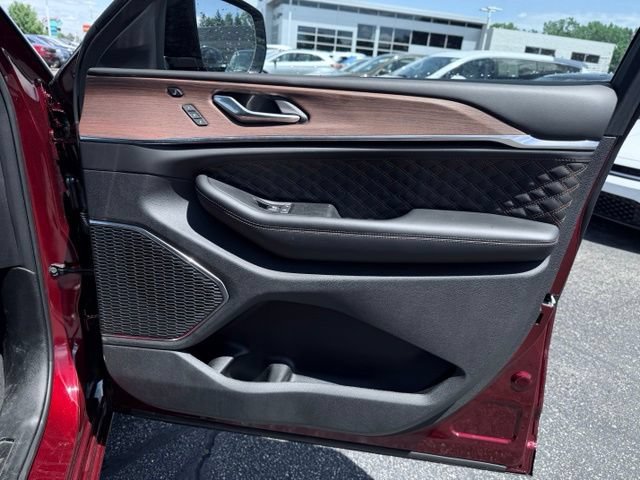 Used 2025 Jeep Grand Cherokee Summit AWD/4WD image 17