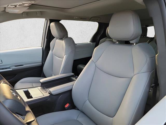 Used 2026 Toyota Sienna XLE FWD image 10