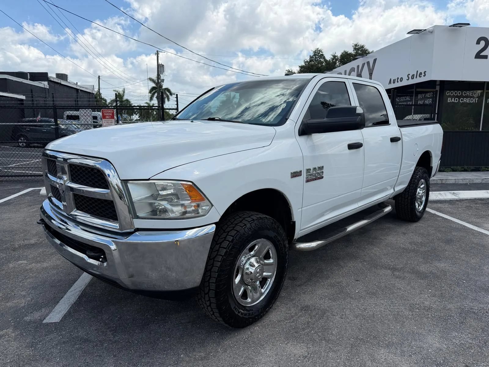 Used 2014 RAM 2500 Tradesman w/ Chrome Appearance Group AWD/4WD image 9