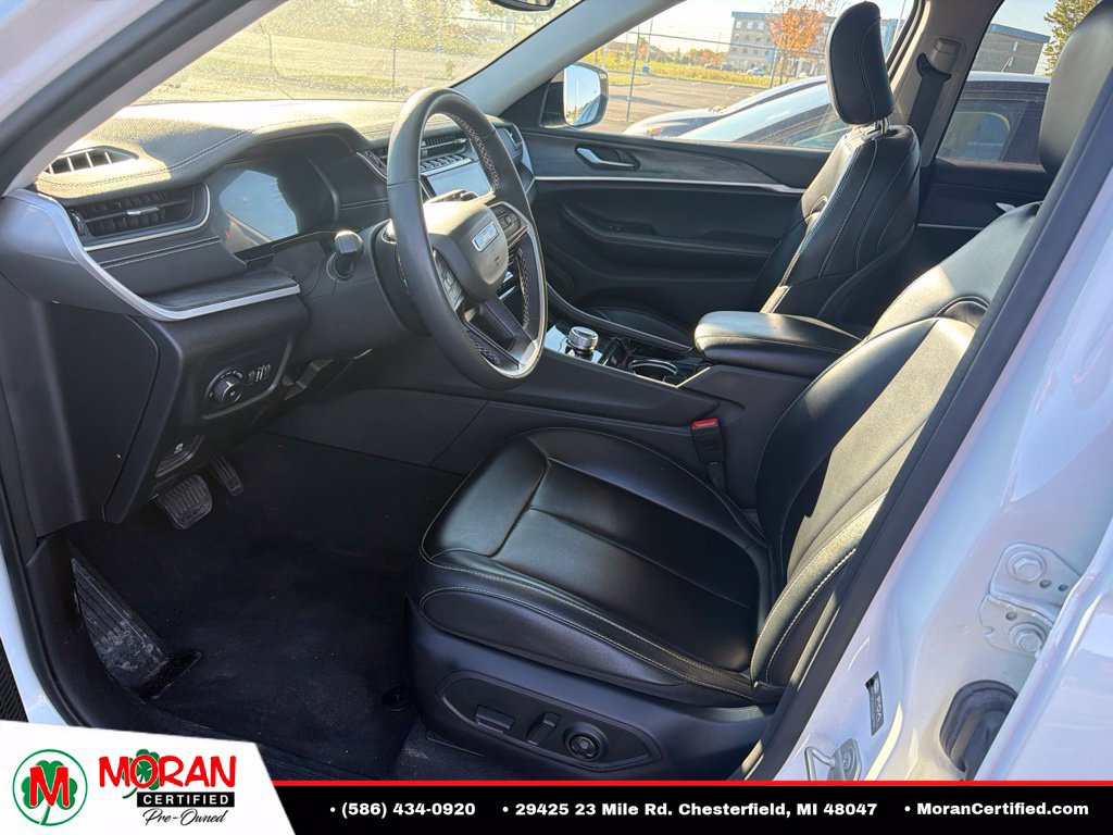 Used 2023 Jeep Grand Cherokee Limited AWD/4WD image 8