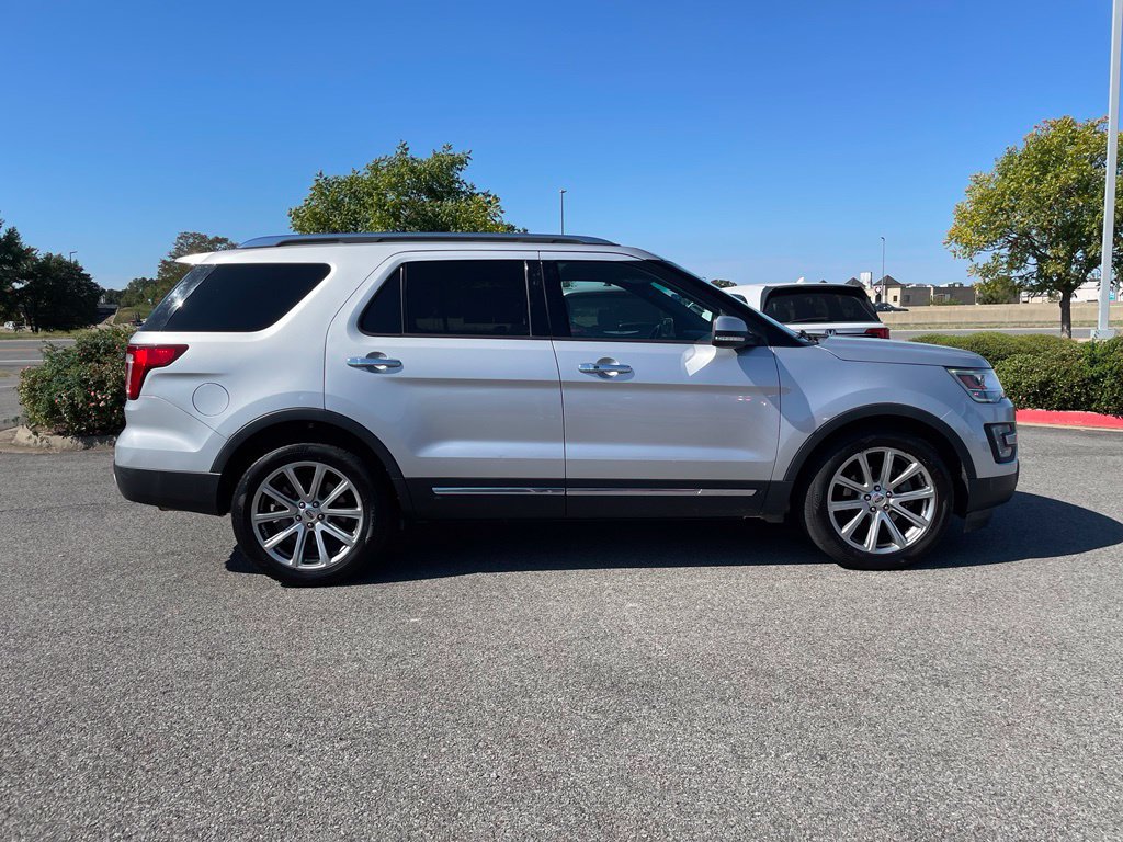 Used 2017 Ford Explorer Limited FWD image 9