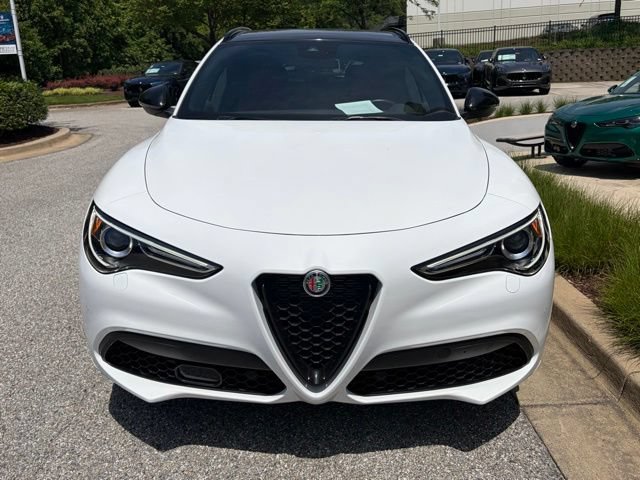 Used 2023 Alfa Romeo Stelvio Veloce AWD/4WD image 3