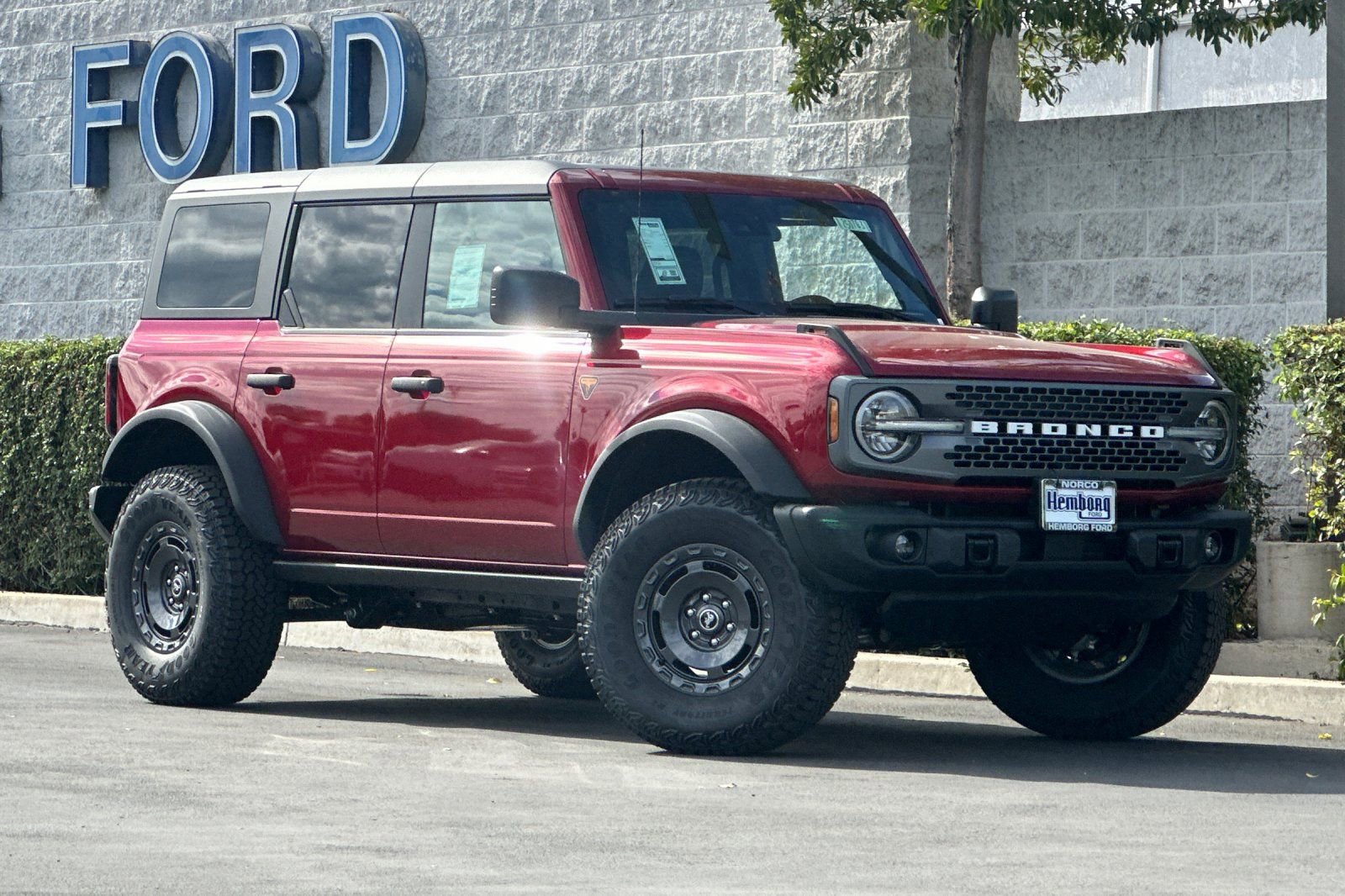 New 2025 Ford Bronco Badlands w/ Sasquatch Package video 2