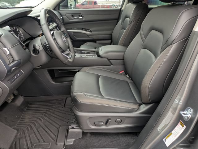 Used 2025 Nissan Pathfinder SL w/ Cargo Package FWD image 15