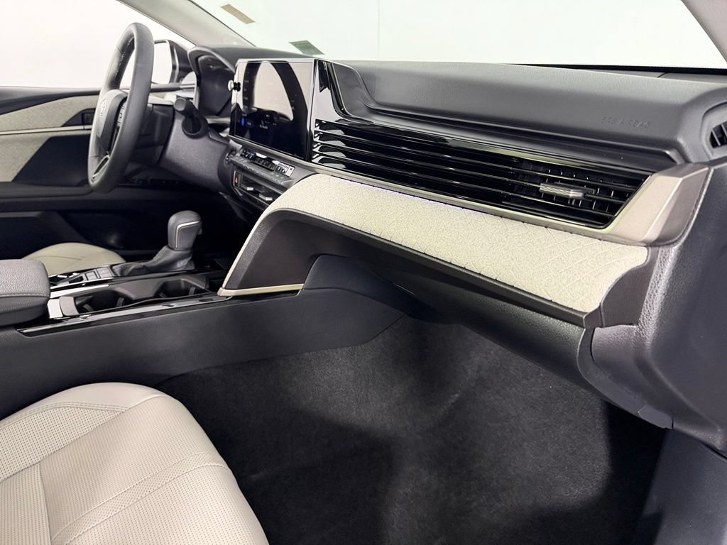 Used 2025 Toyota Camry XLE w/ Premium Plus Package FWD image 32