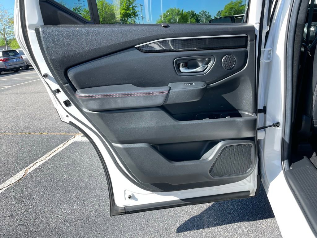 Certified 2025 Honda Pilot Black Edition image 41