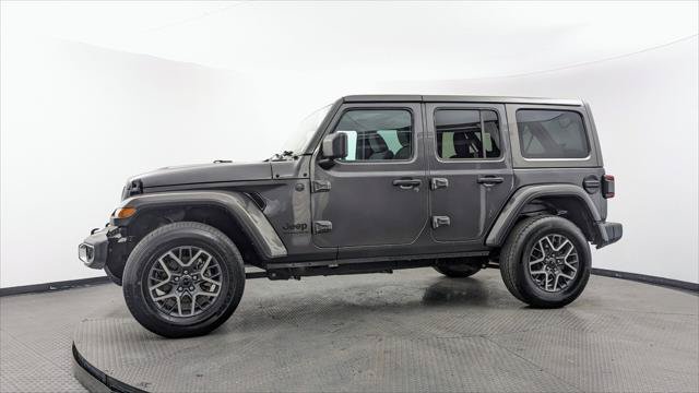 Used 2025 Jeep Wrangler Unlimited Sahara AWD/4WD image 3