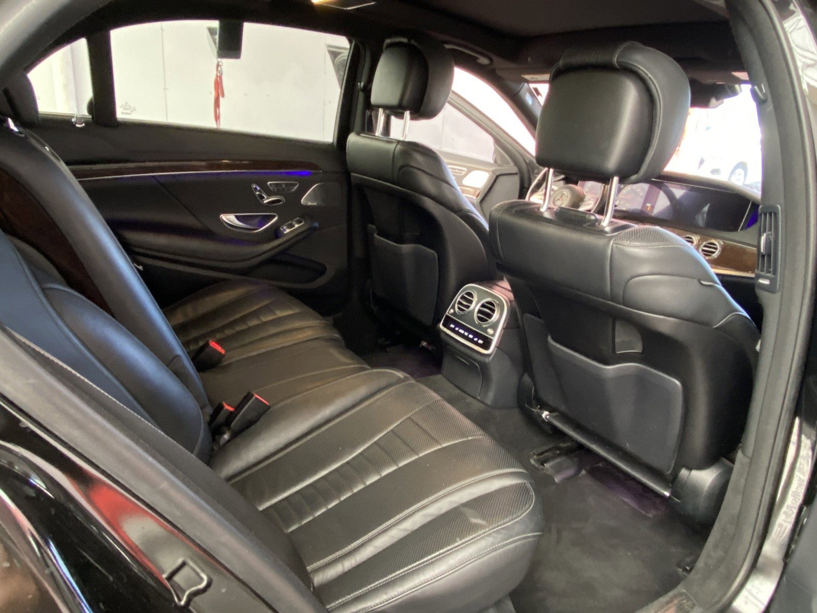 Used 2019 Mercedes-Benz S 560 4MATIC Sedan w/ Premium Package image 12