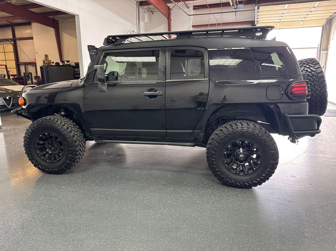 Used 2014 Toyota FJ Cruiser 4WD w/ Upgrade Package image 7