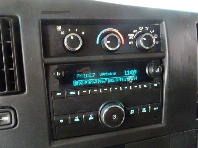 Used 2018 Chevrolet Express 2500 w/ Driver Convenience Package RWD image 33