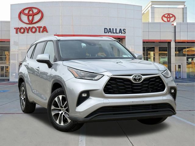 Used 2023 Toyota Highlander XLE FWD image 1