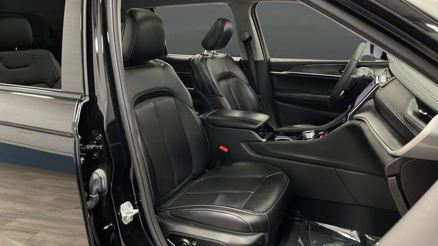 Used 2023 Jeep Grand Cherokee L Limited w/ Luxury Tech Group II AWD/4WD image 24