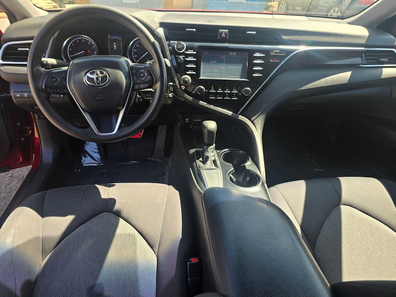 Used 2018 Toyota Camry LE FWD image 19