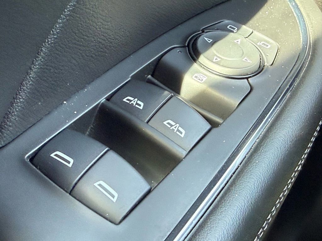 Used 2023 Buick Envision Preferred image 17