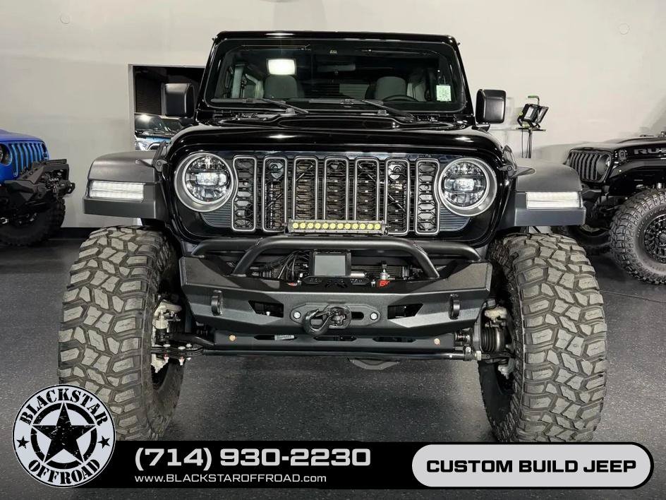 Used 2025 Jeep Wrangler Unlimited Rubicon AWD/4WD image 3