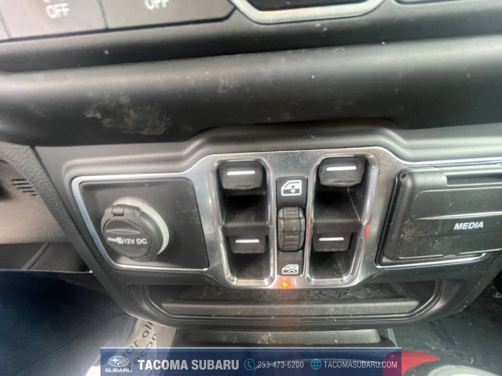 Used 2020 Jeep Wrangler Unlimited Sahara w/ Uconnect 4C Nav & Sound Group AWD/4WD image 23