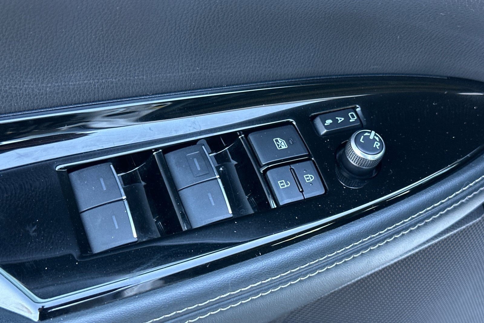 Used 2021 Toyota Mirai w/ Advanced Technology Package RWD image 13
