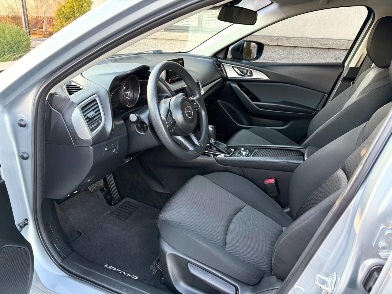 Used 2018 MAZDA MAZDA3 Sport FWD image 6