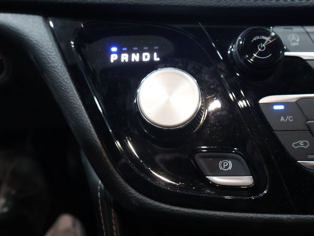 Certified 2025 Chrysler Pacifica Limited image 37