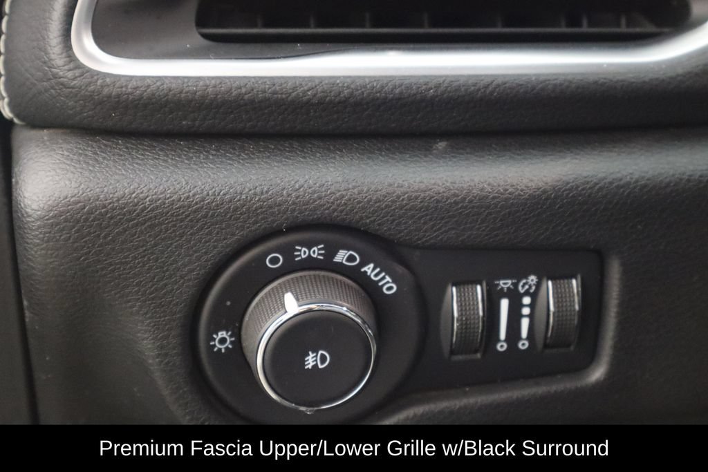 Used 2022 Chrysler Pacifica Limited w/ Uconnect Theater Family Group FWD image 16
