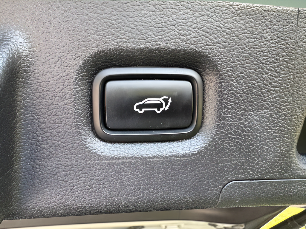 Used 2021 Hyundai Santa Fe SEL w/ Convenience + Premium Package FWD image 10