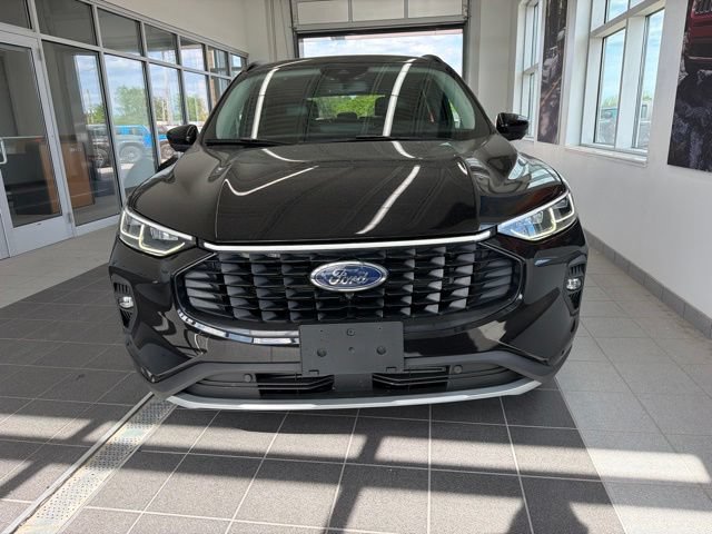 Certified 2024 Ford Escape Platinum AWD/4WD image 2