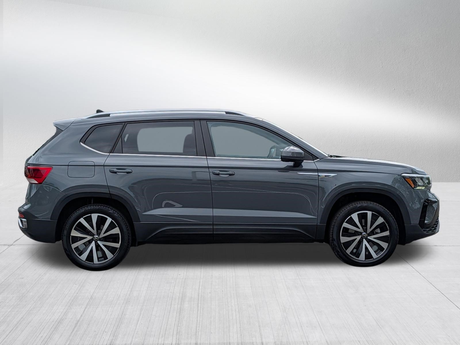 Used 2022 Volkswagen Taos SE w/ Driver Assistance Package AWD/4WD image 8