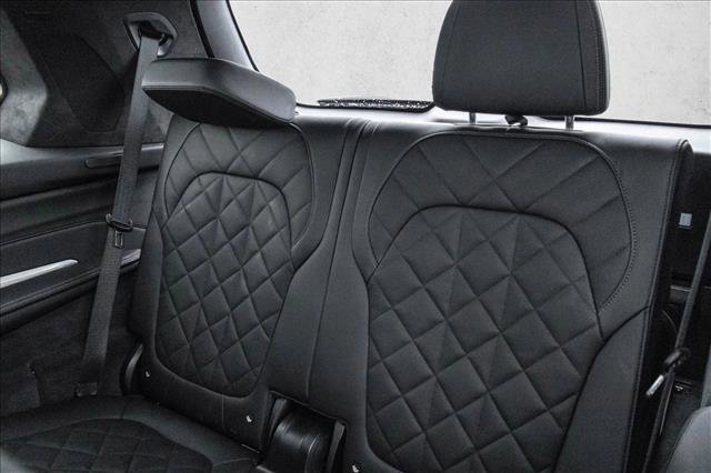 Used 2024 BMW X7 xDrive40i w/ Executive Package image 23