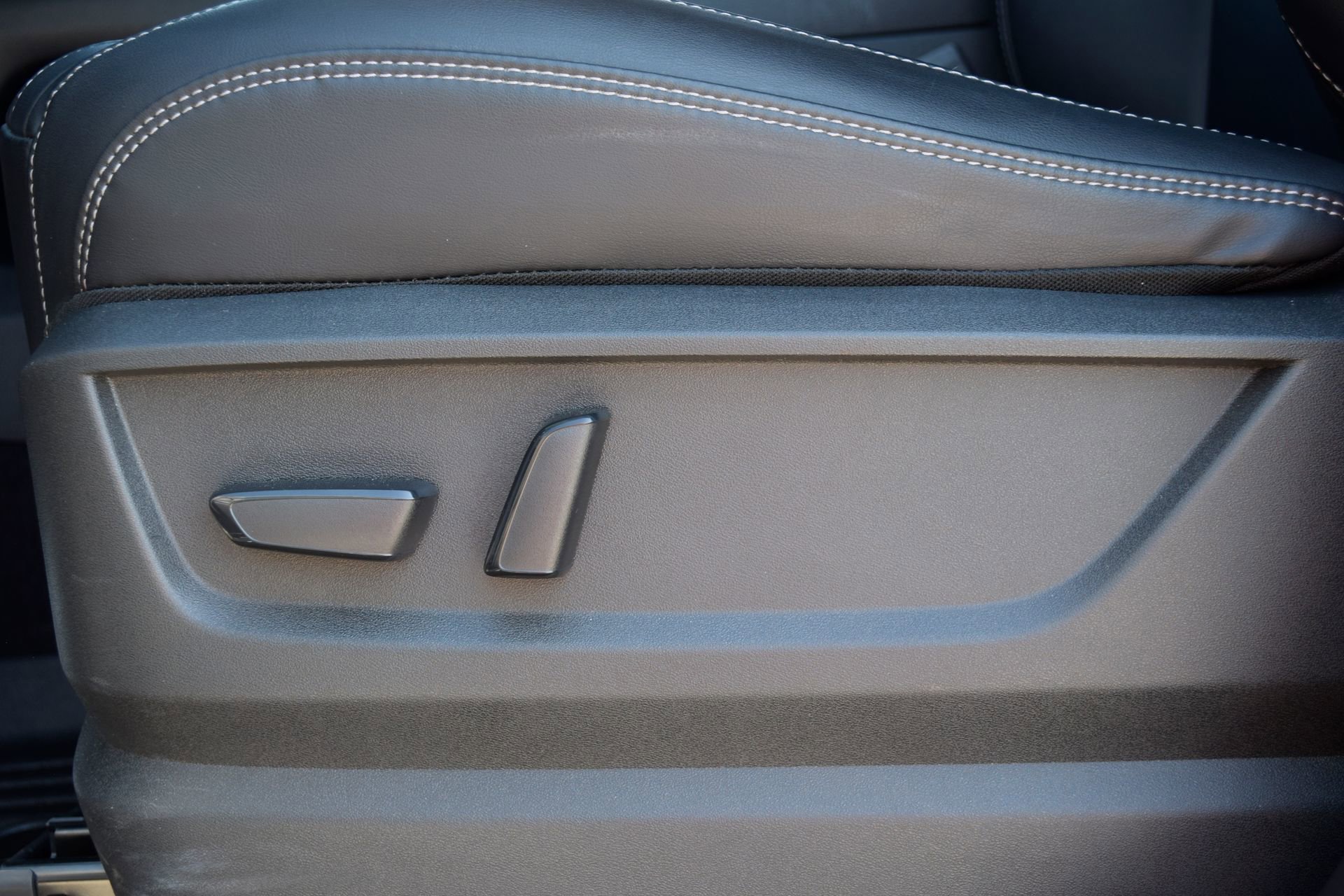 Used 2025 Nissan Armada SV RWD image 16