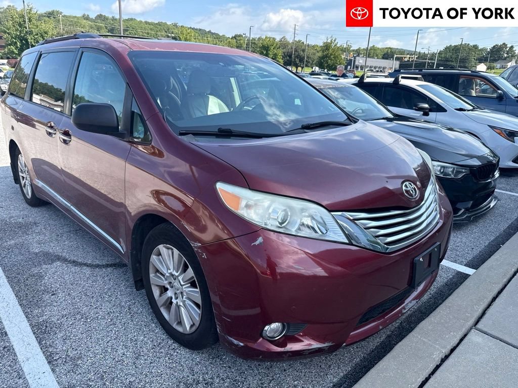 Used 2011 Toyota Sienna Limited w/ Premium Pkg