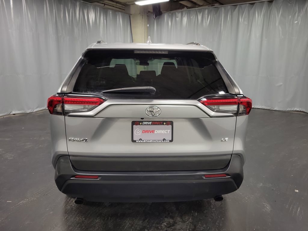 Used 2021 Toyota RAV4 LE image 7