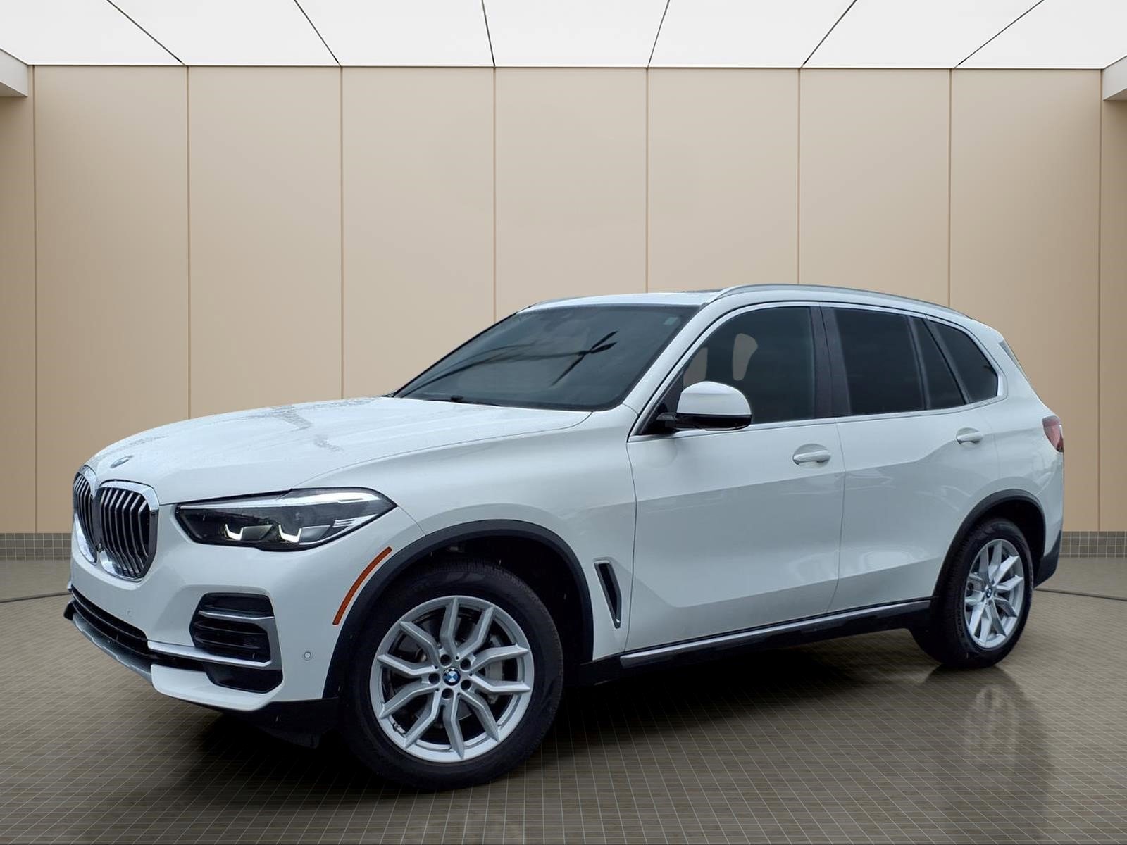 Used 2023 BMW X5 xDrive40i w/ Premium Package AWD/4WD image 2