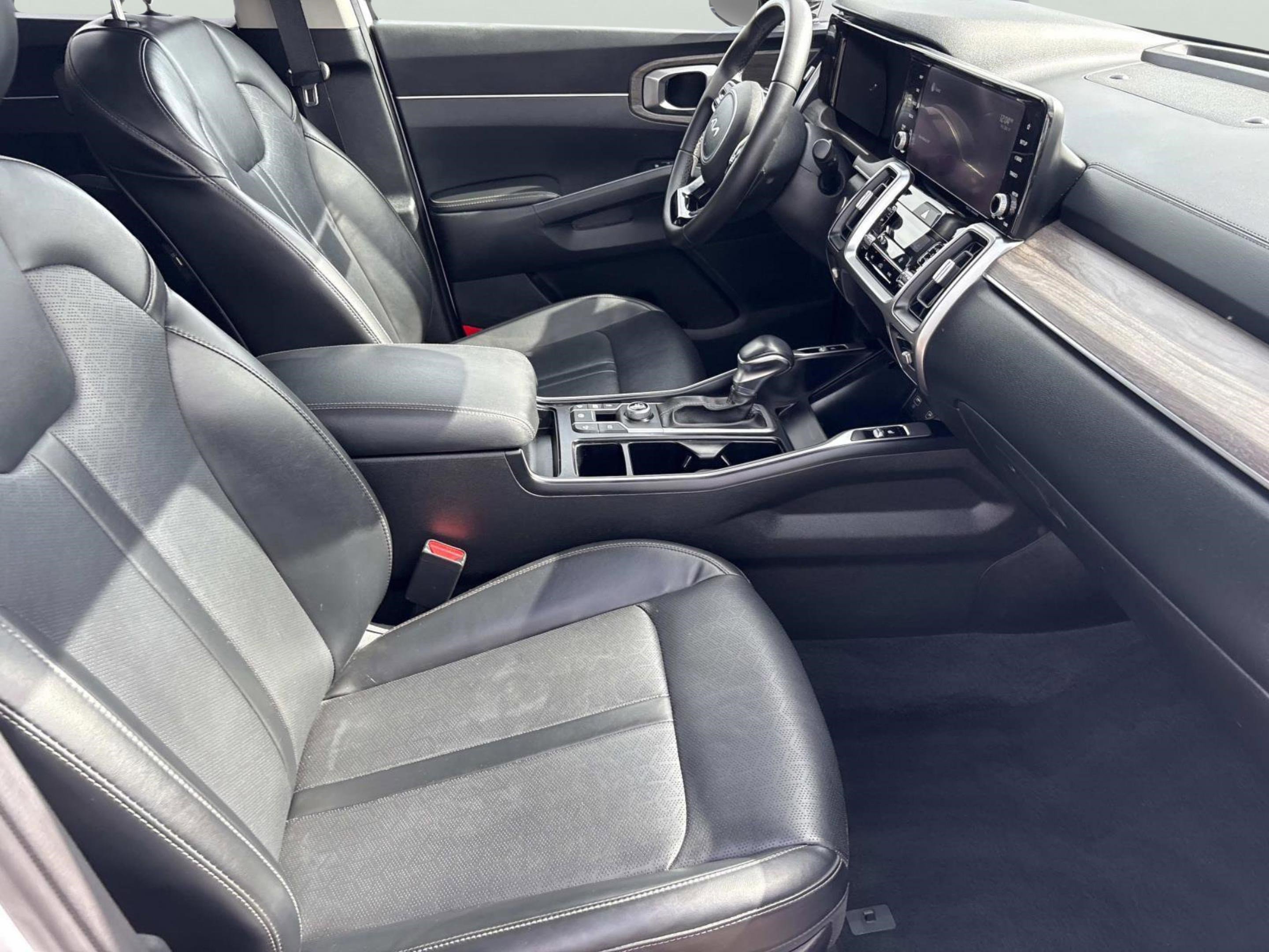 Used 2022 Kia Sorento EX w/ Panoramic Sunroof Package image 24