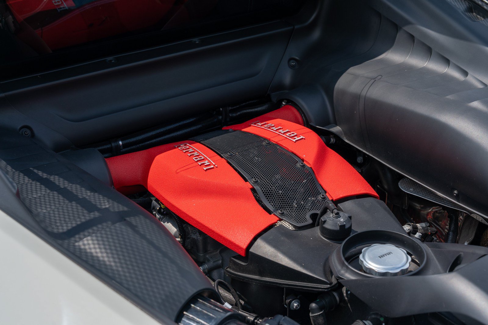 Used 2022 Ferrari F8 Tributo RWD image 15