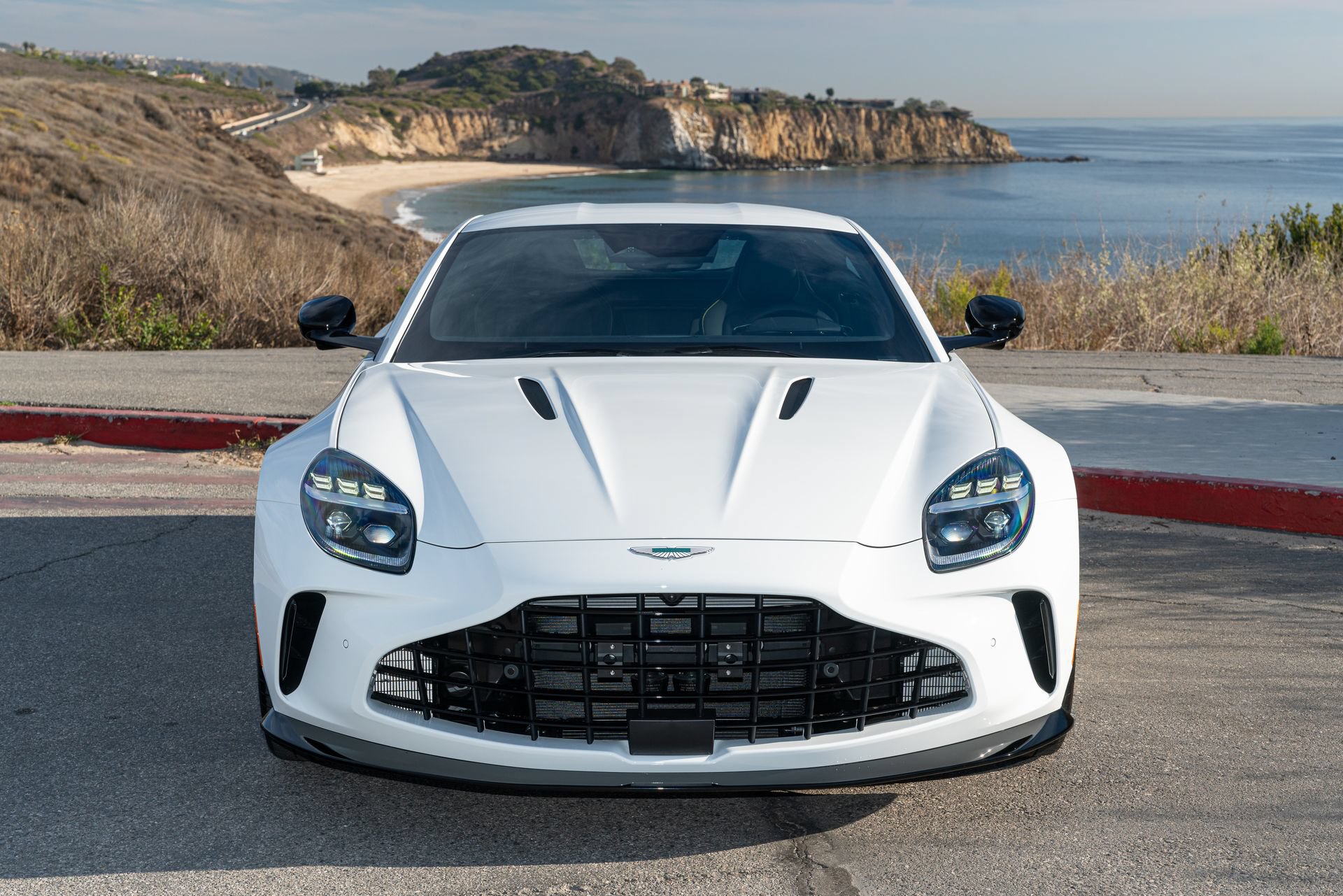 Used 2025 Aston Martin V8 Vantage Coupe RWD image 5