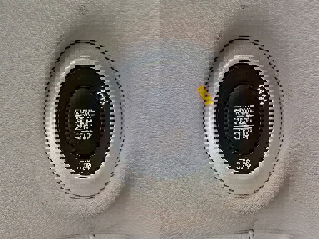 Used 2018 Chrysler Pacifica Limited image 24