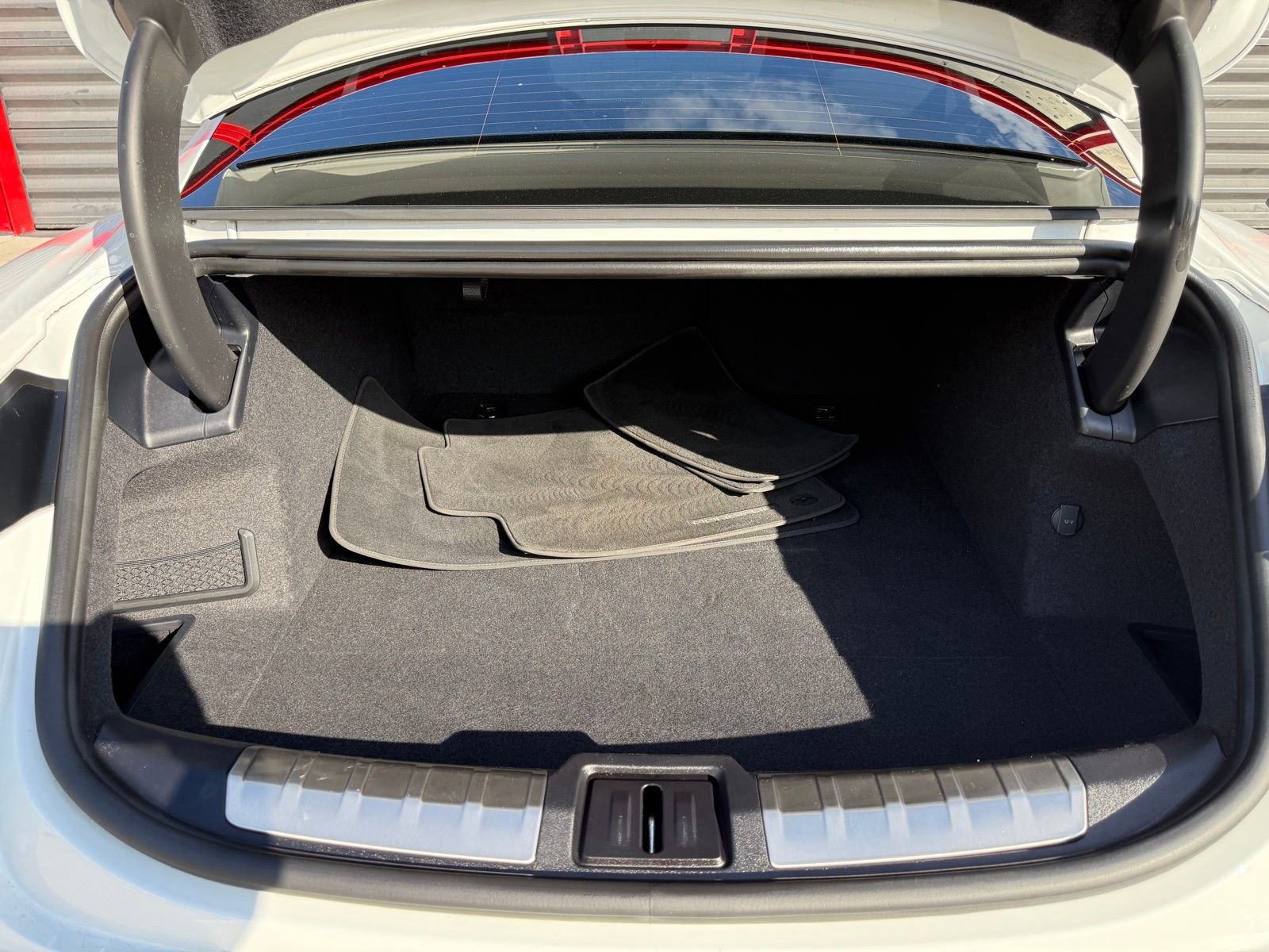 Used 2020 Porsche Taycan 4S w/ Premium Package image 23