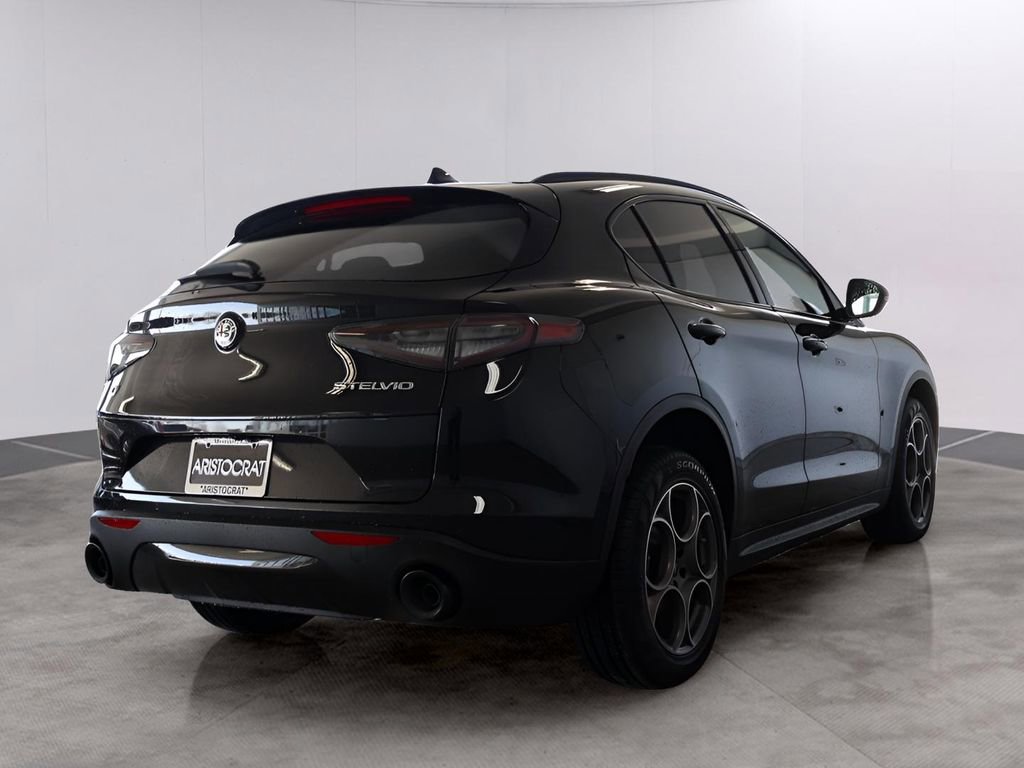New 2025 Alfa Romeo Stelvio Sprint image 7