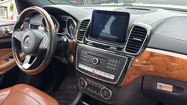 Used 2017 Mercedes-Benz GLS 550 4MATIC image 16