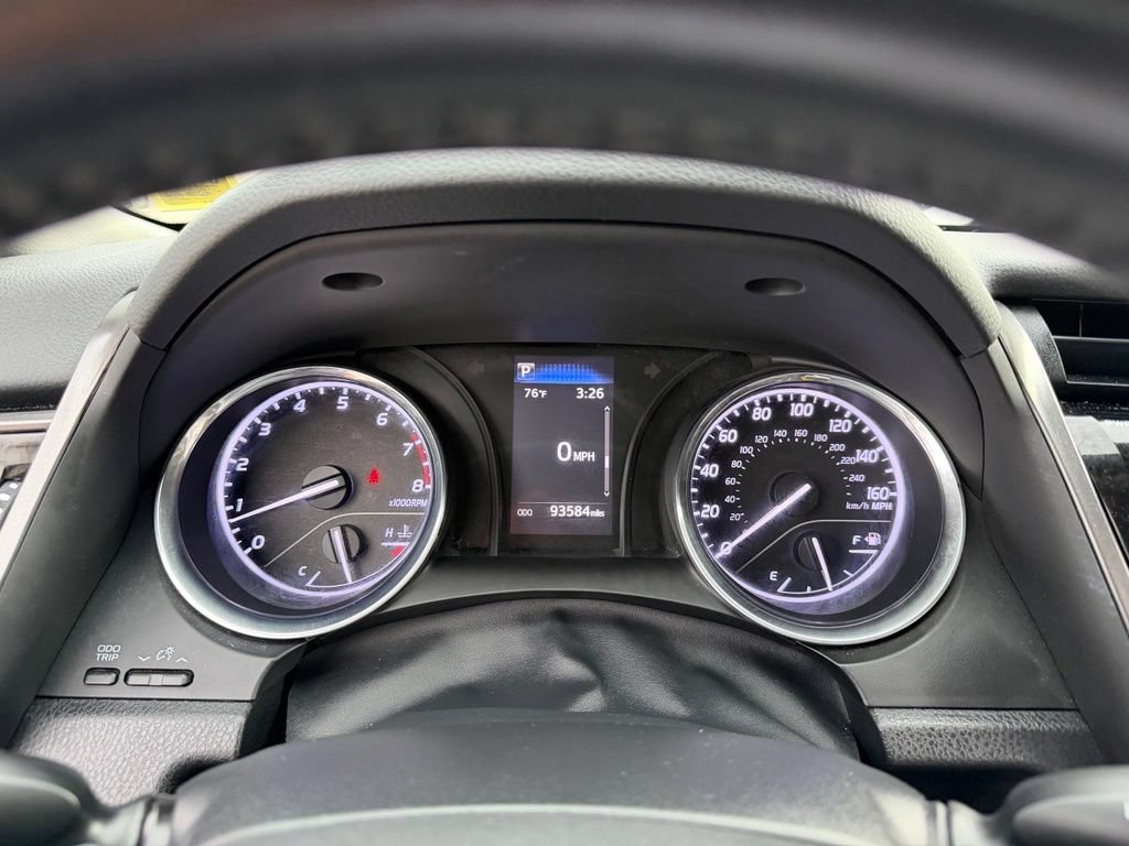 Used 2020 Toyota Camry SE FWD image 18