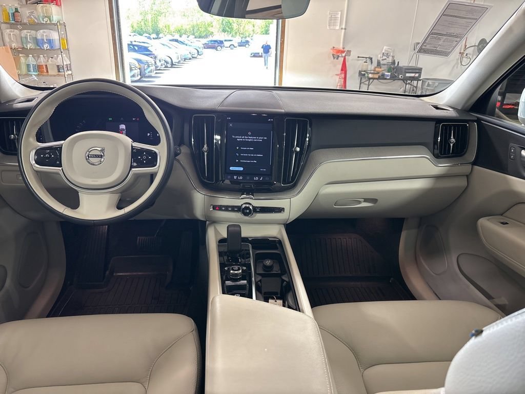 Used 2023 Volvo XC60 B5 Plus w/ Climate Package AWD/4WD image 14