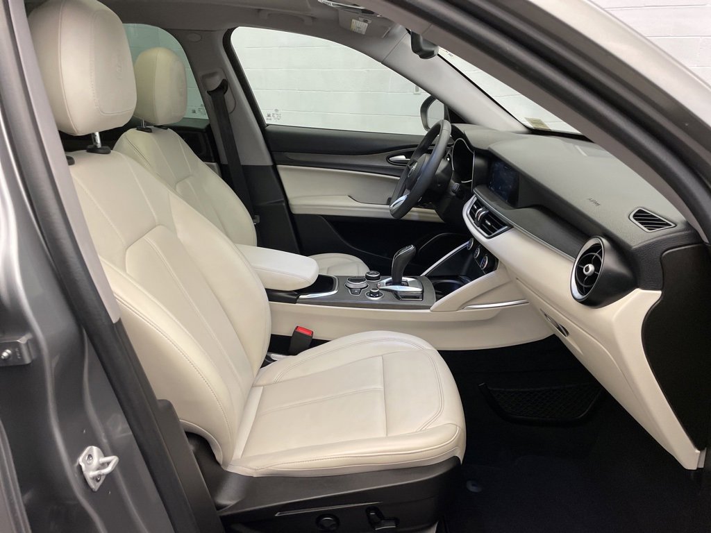 Used 2021 Alfa Romeo Stelvio Ti image 27