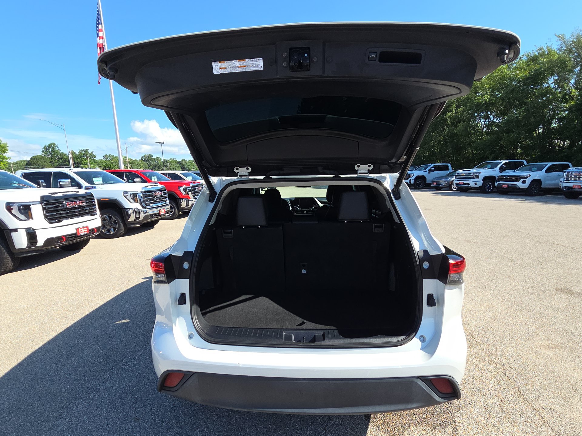 Used 2023 Toyota Highlander XLE AWD/4WD image 33