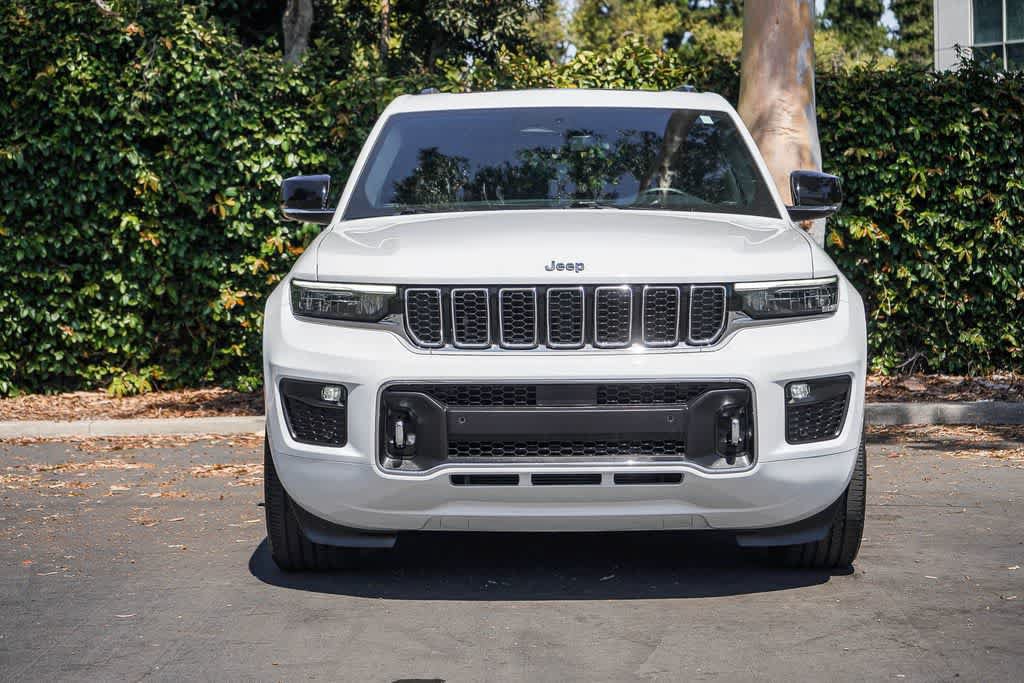 Used 2022 Jeep Grand Cherokee Overland w/ Luxury Tech Group IV AWD/4WD image 2