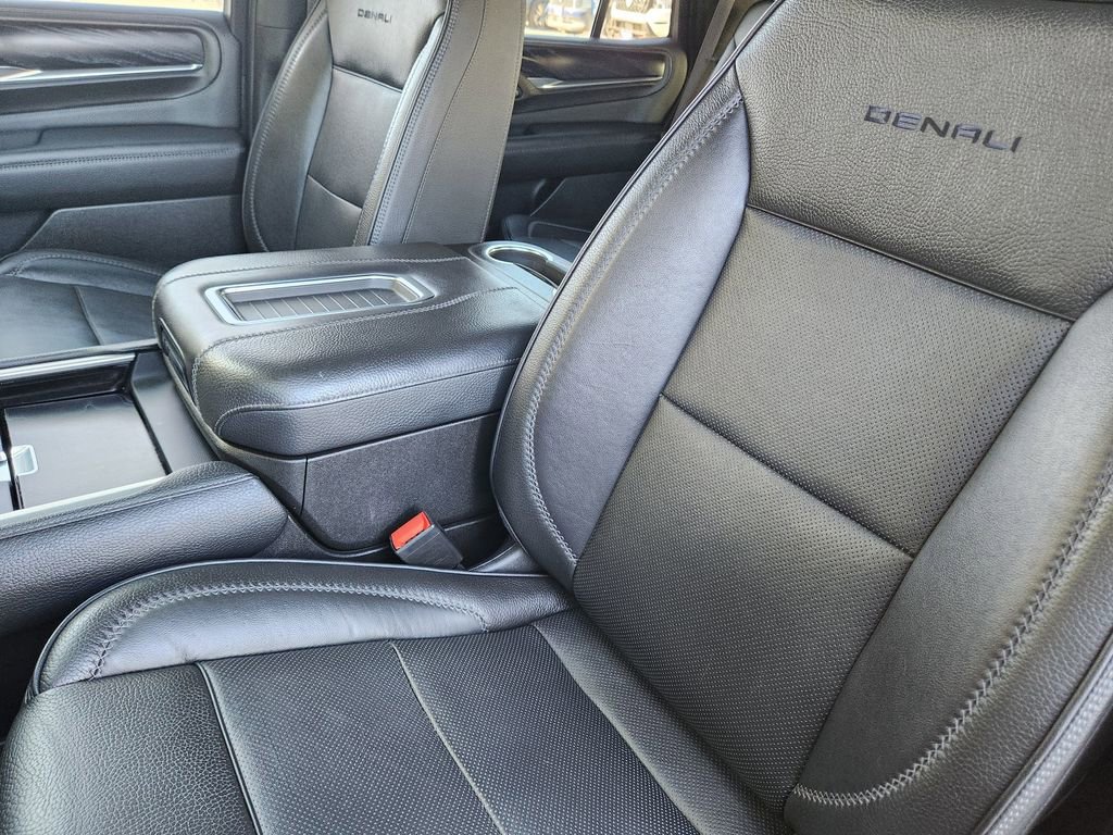 Used 2021 GMC Yukon Denali w/ Denali Premium Package image 8