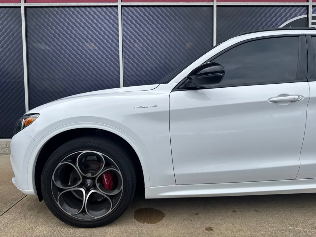Used 2023 Alfa Romeo Stelvio Veloce AWD/4WD image 16