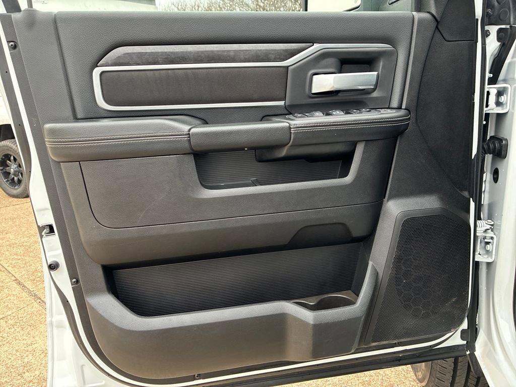 Used 2024 RAM 3500 Big Horn image 11