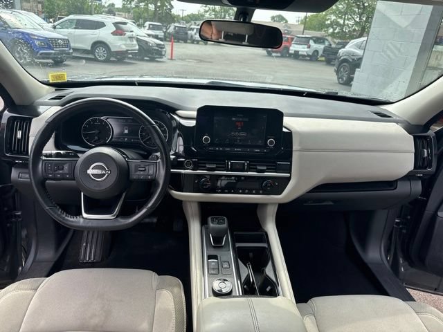 Used 2023 Nissan Pathfinder SV w/ SV Premium Package AWD/4WD image 17