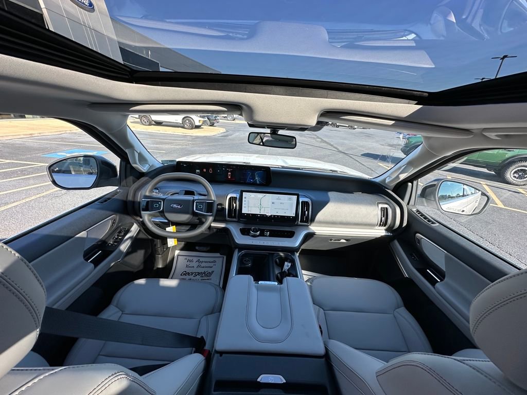 New 2025 Ford Expedition Active image 5